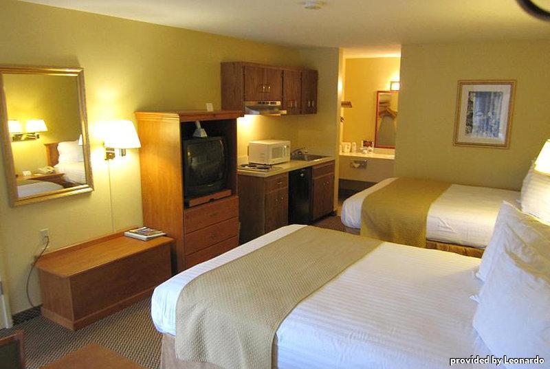 Oakridge Inn & Suites Room photo