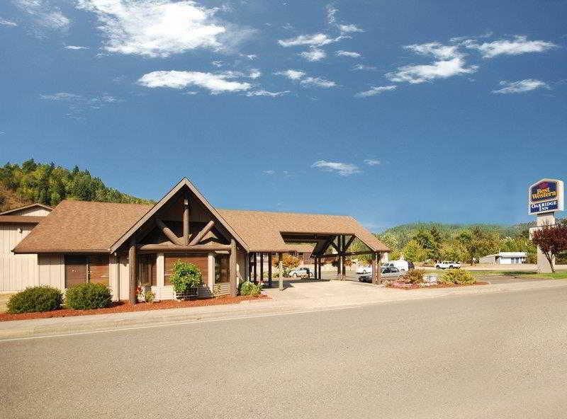 Oakridge Inn & Suites Exterior photo